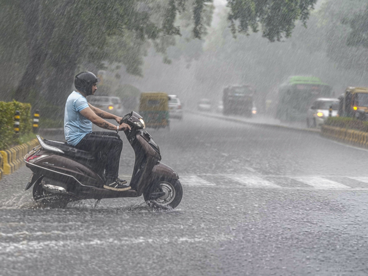 Delhi Rains: Waterlogging, Traffic Snarls After Rain Lashes Parts of National Capital; Check Affected Routes – India.com