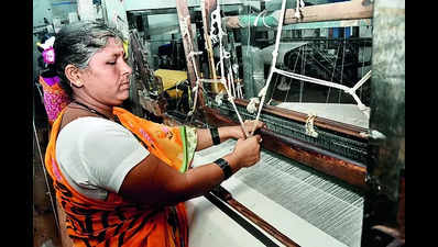 Dip in demand for national flags worries khadi centres – The Times of India