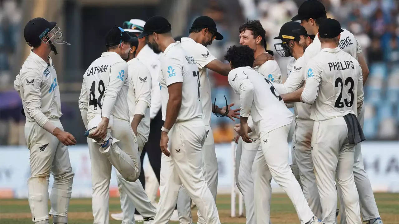 India vs New Zealand Highlights, 3rd Test Day 1: India slump to 86/4 after Jadeja, Sundar bowl out New Zealand for 235 – The Times of India